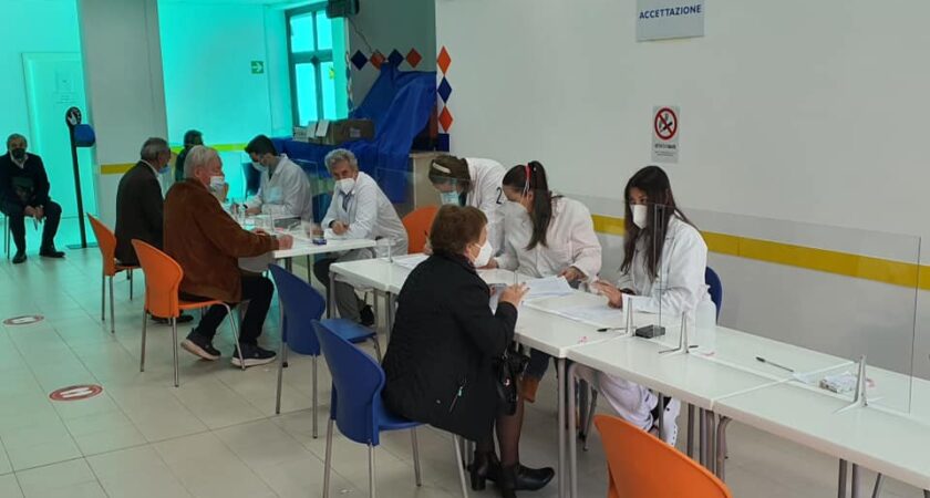 Municipio 11 – Il centro anziani di Via Cardano diventa un presidio sanitario per le vaccinazioni – VIDEO